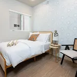 Luxurious 2Br Condo In K-Town W/ Private Balcony!
