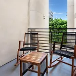 Luxurious 2Br Condo In K-Town W/ Private Balcony!