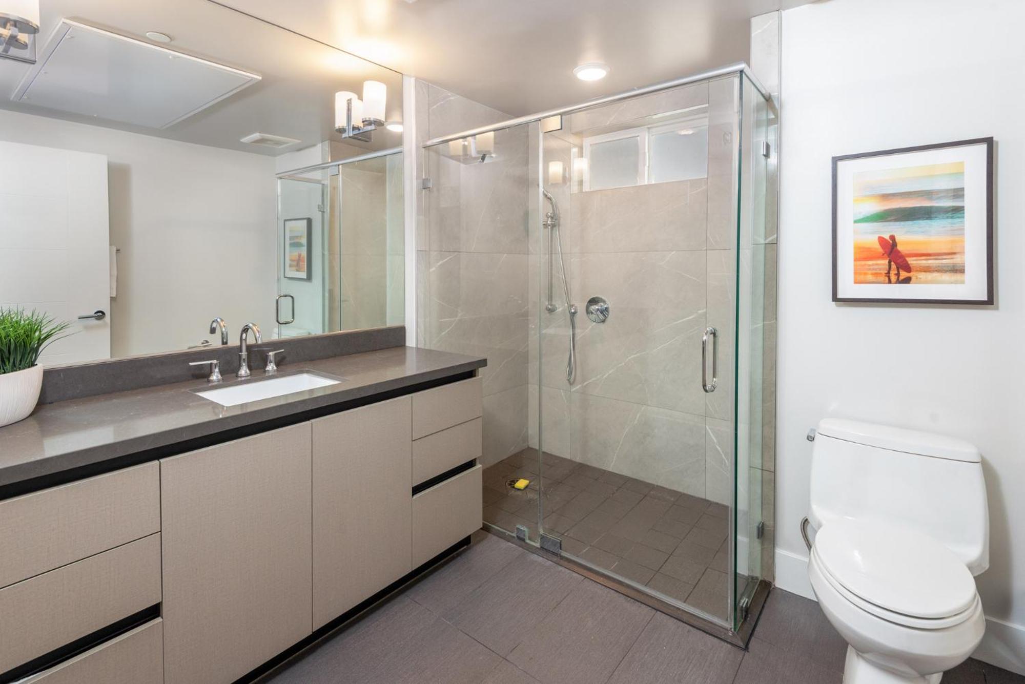 Luxurious 2br In K-town W/ Private Balcony! Apartamento