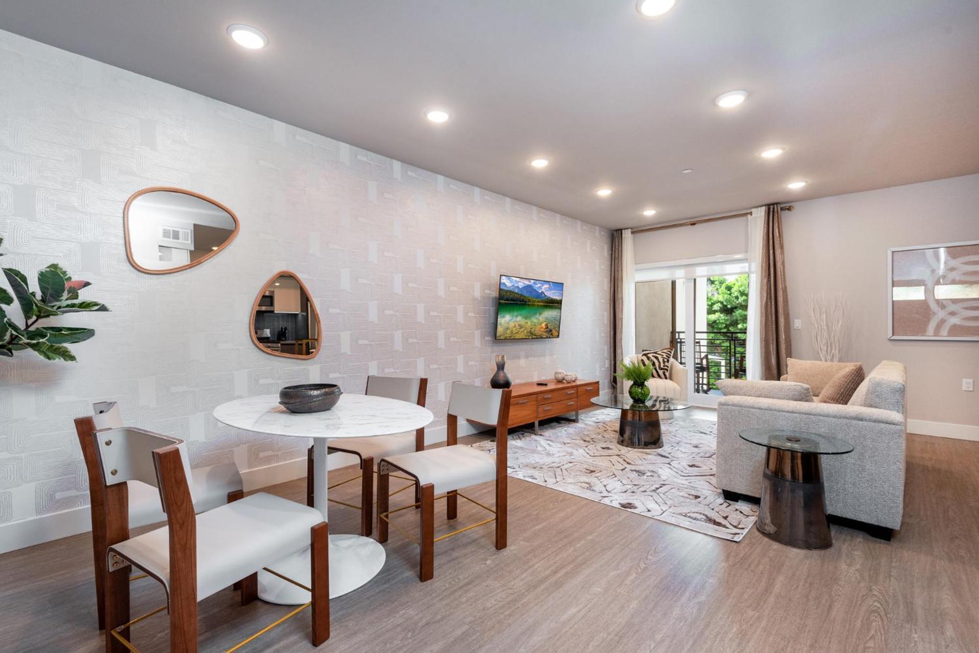 Luxurious 2br In K-town W/ Private Balcony! * Los Ángeles