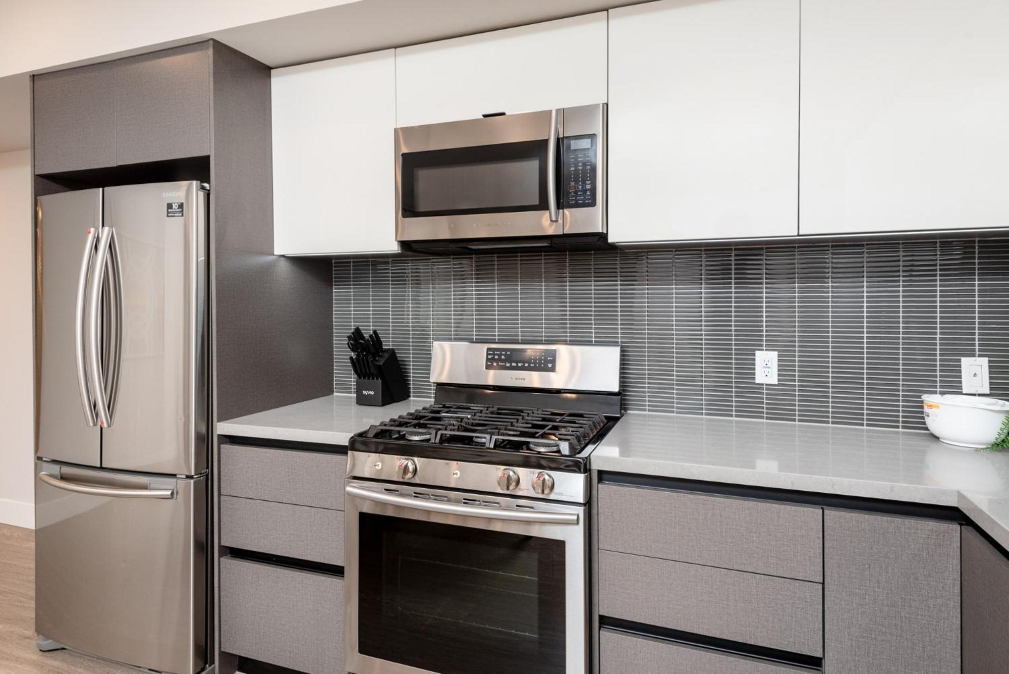 Apartamento Luxurious 2br In K-town W/ Private Balcony!