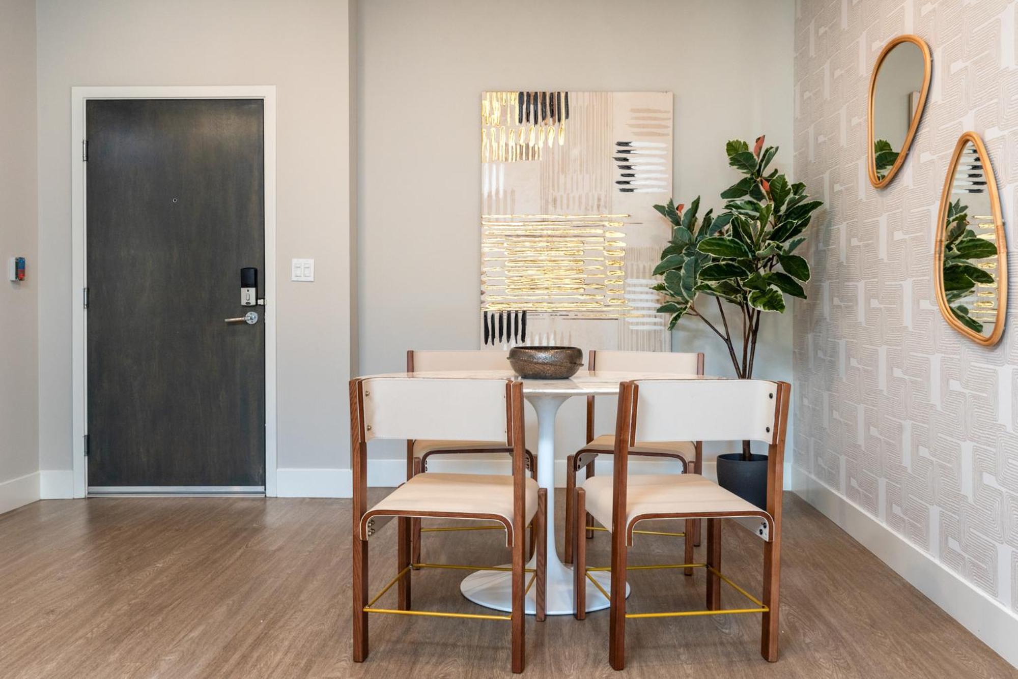 Apartamento Luxurious 2br In K-town W/ Private Balcony!