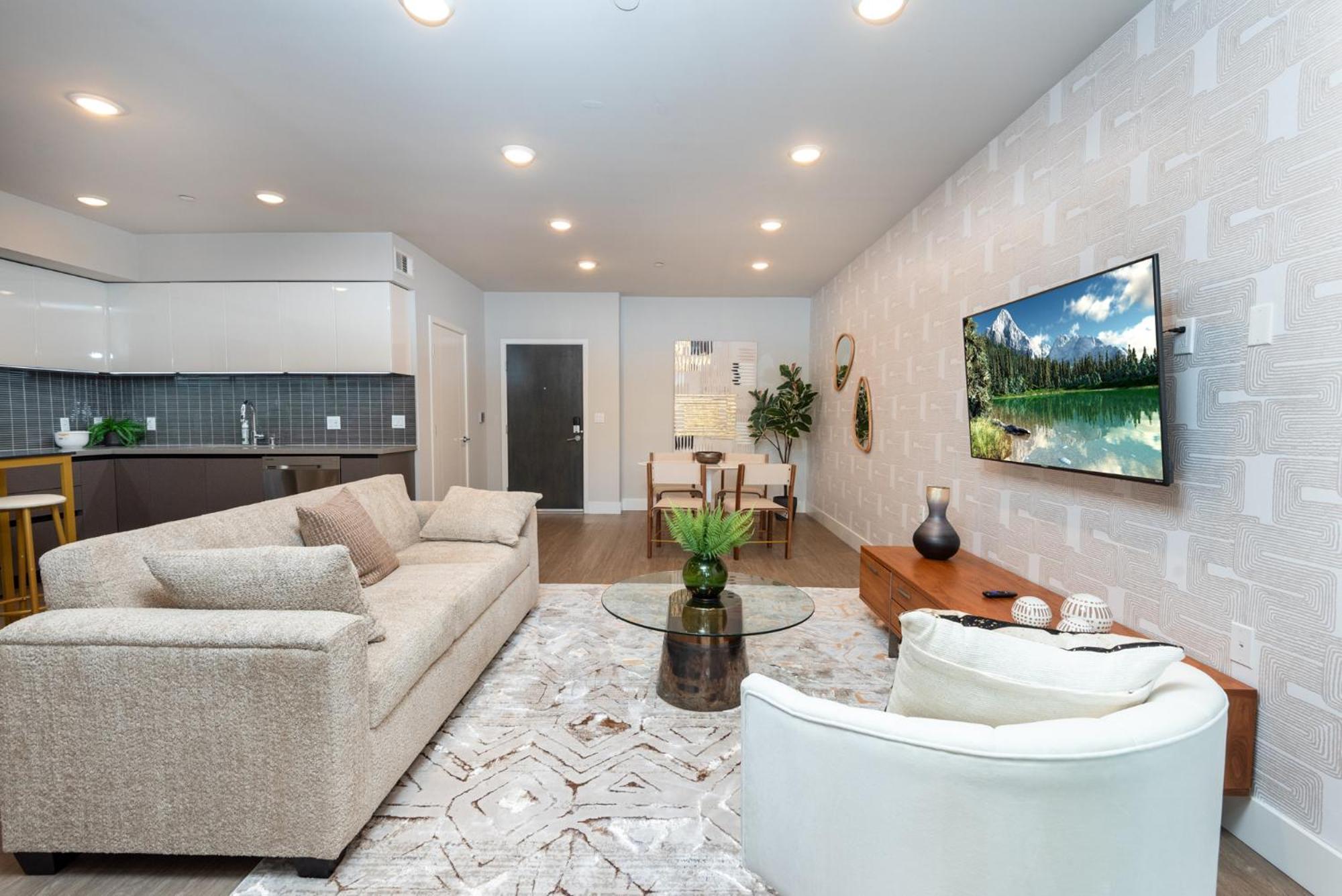 Luxurious 2br In K-town W/ Private Balcony! * Los Ángeles